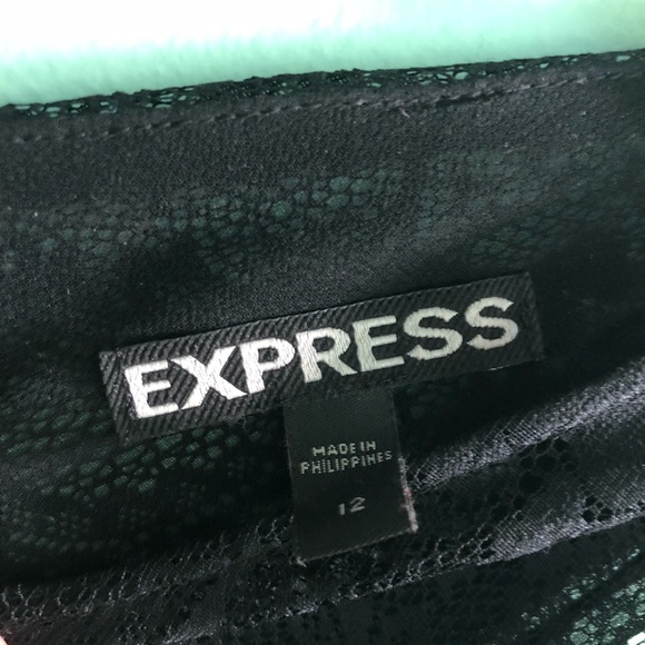 THE PERFECT LBD with lace accents - 12 - Picture 3 of 3